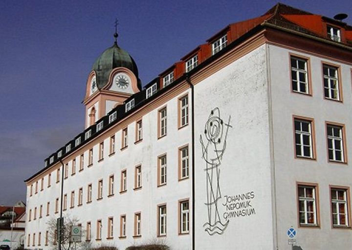 Schulgebäude des Gymnasiums Rohr
